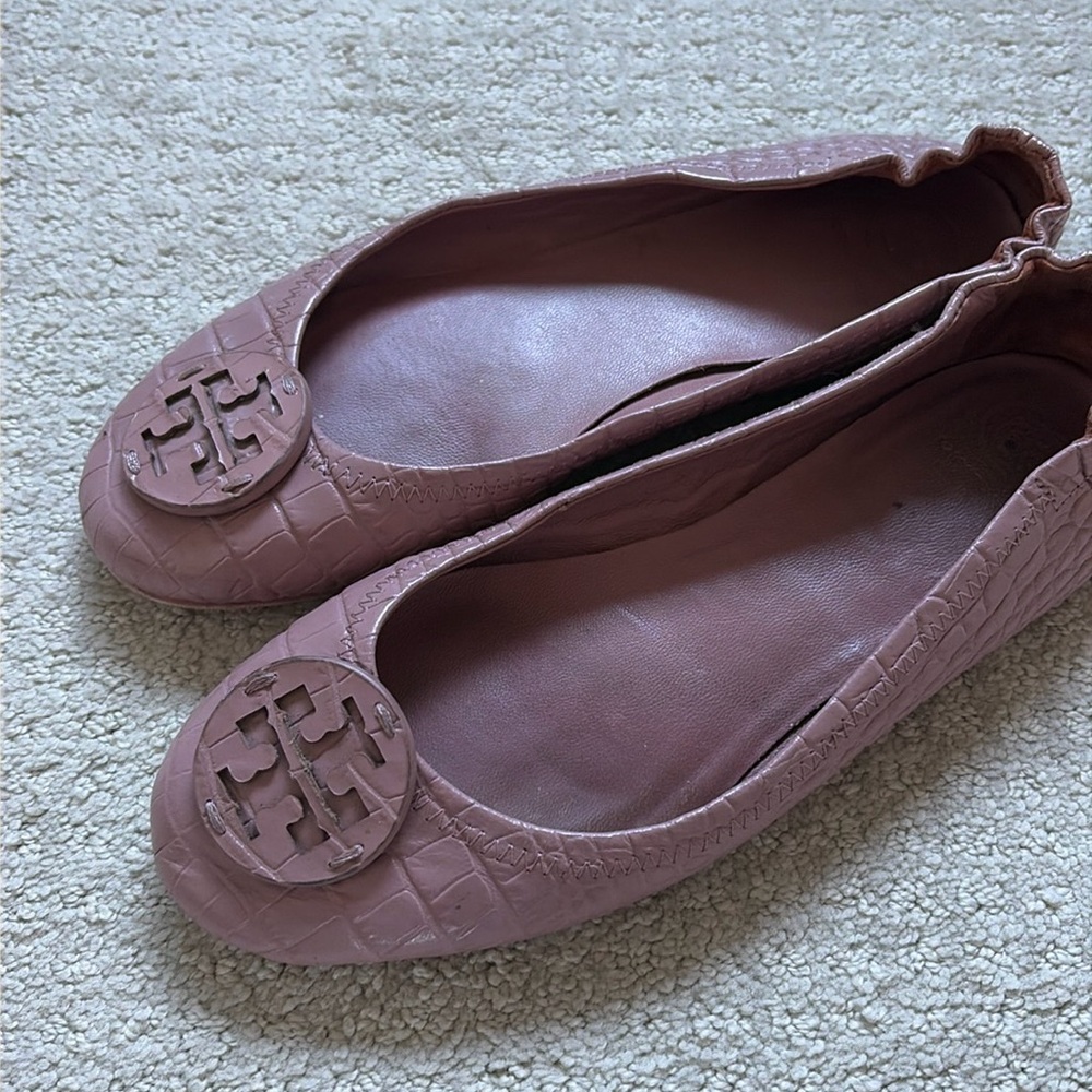 Tory Burch Minnie travel flats in color Rosa